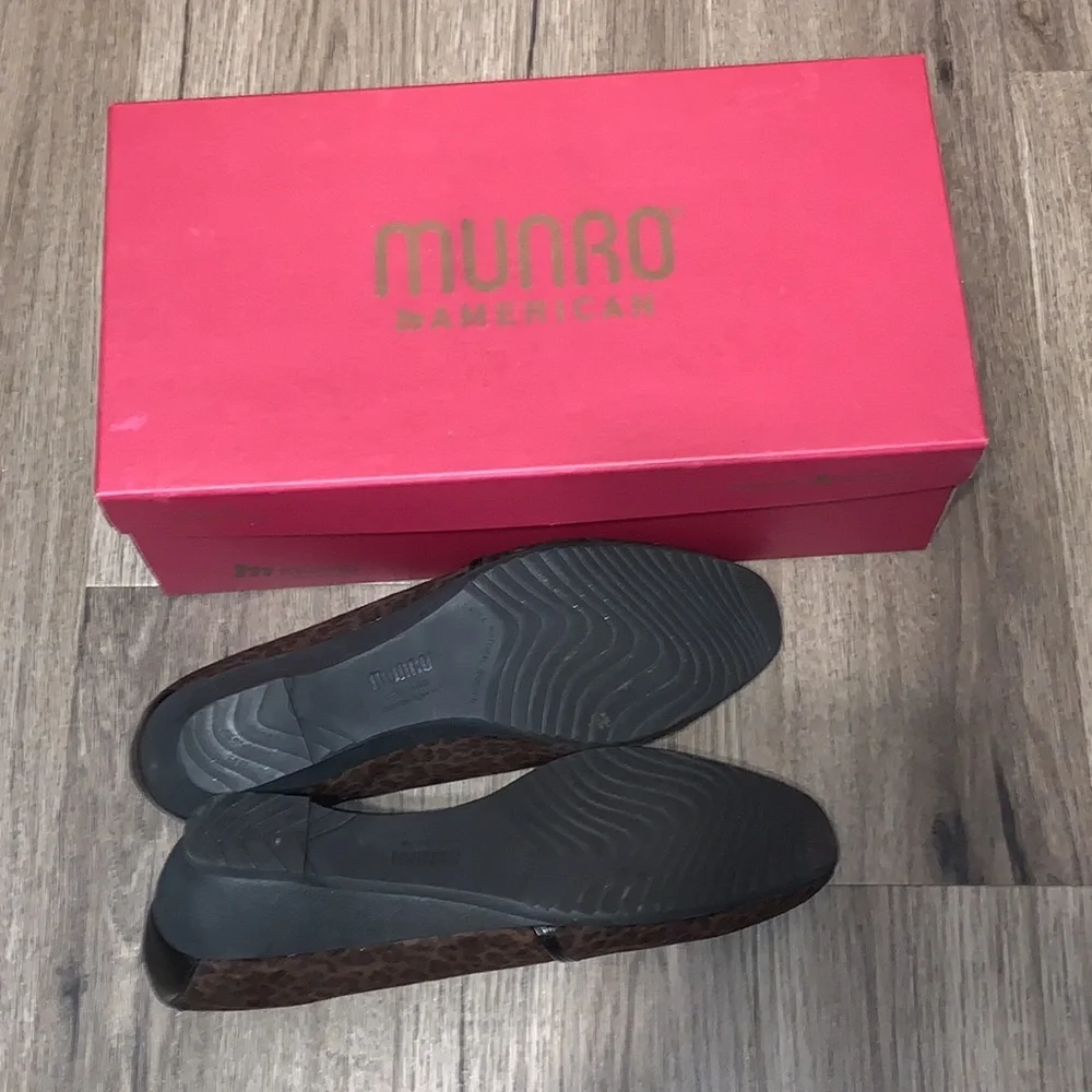Munro DANA shoes Leopard Fabric 9.5 M. Mint condition. Worn once at most. In Box - Picture 7 of 10